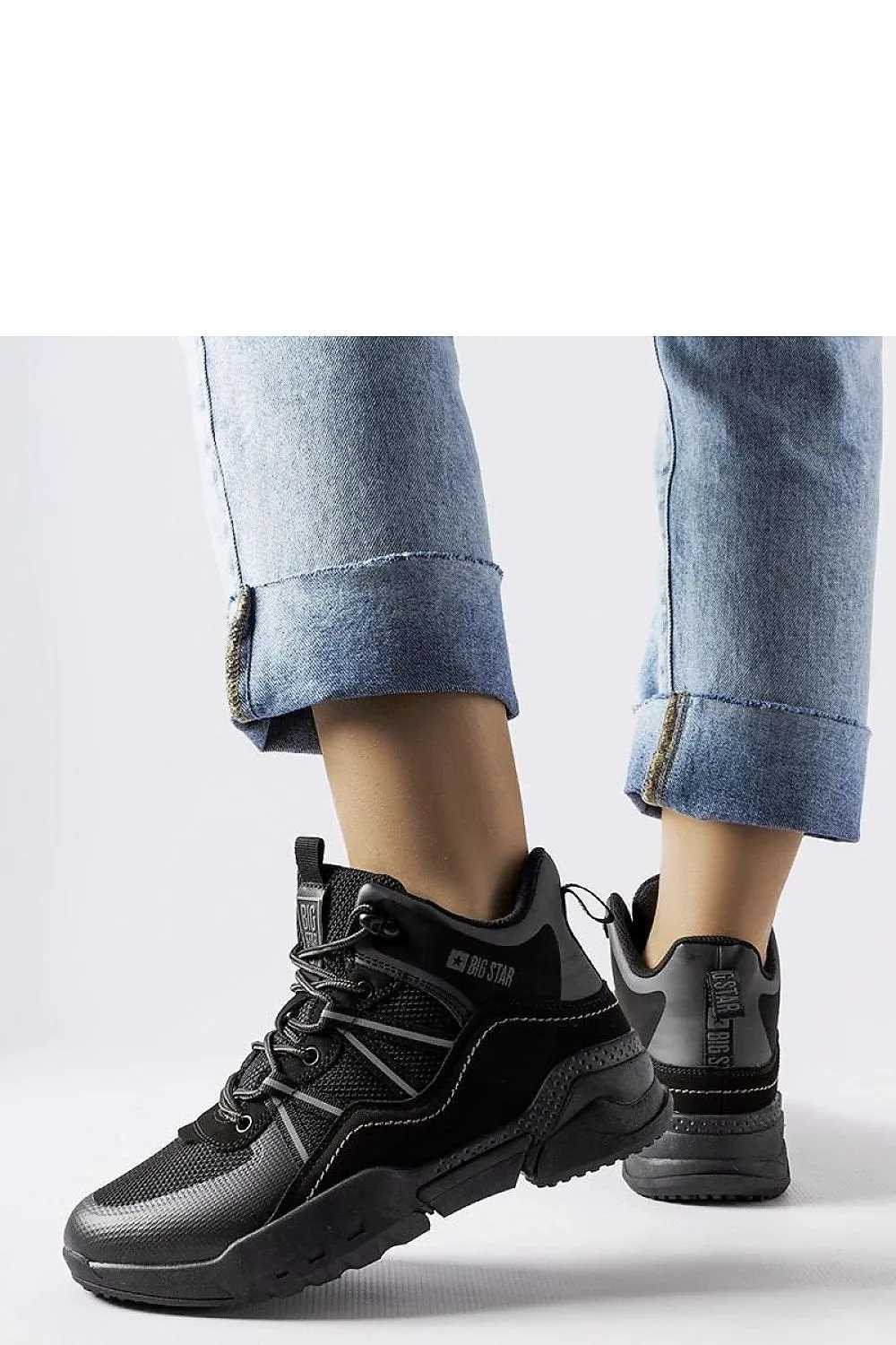 Black round toe trapper shoes