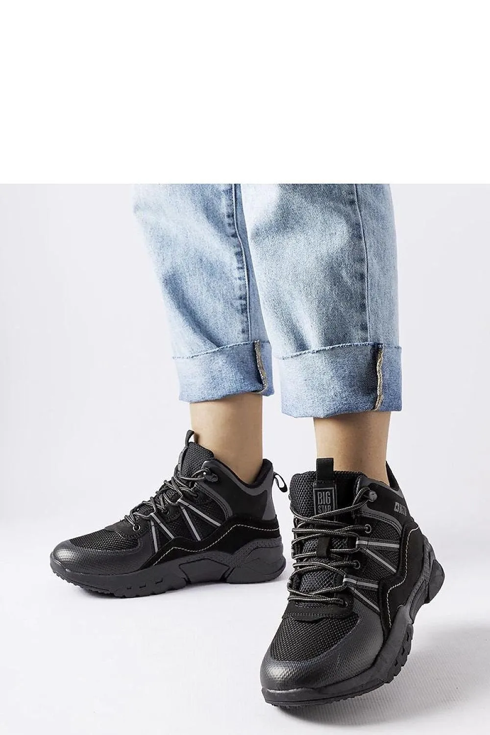 Black round toe trapper shoes