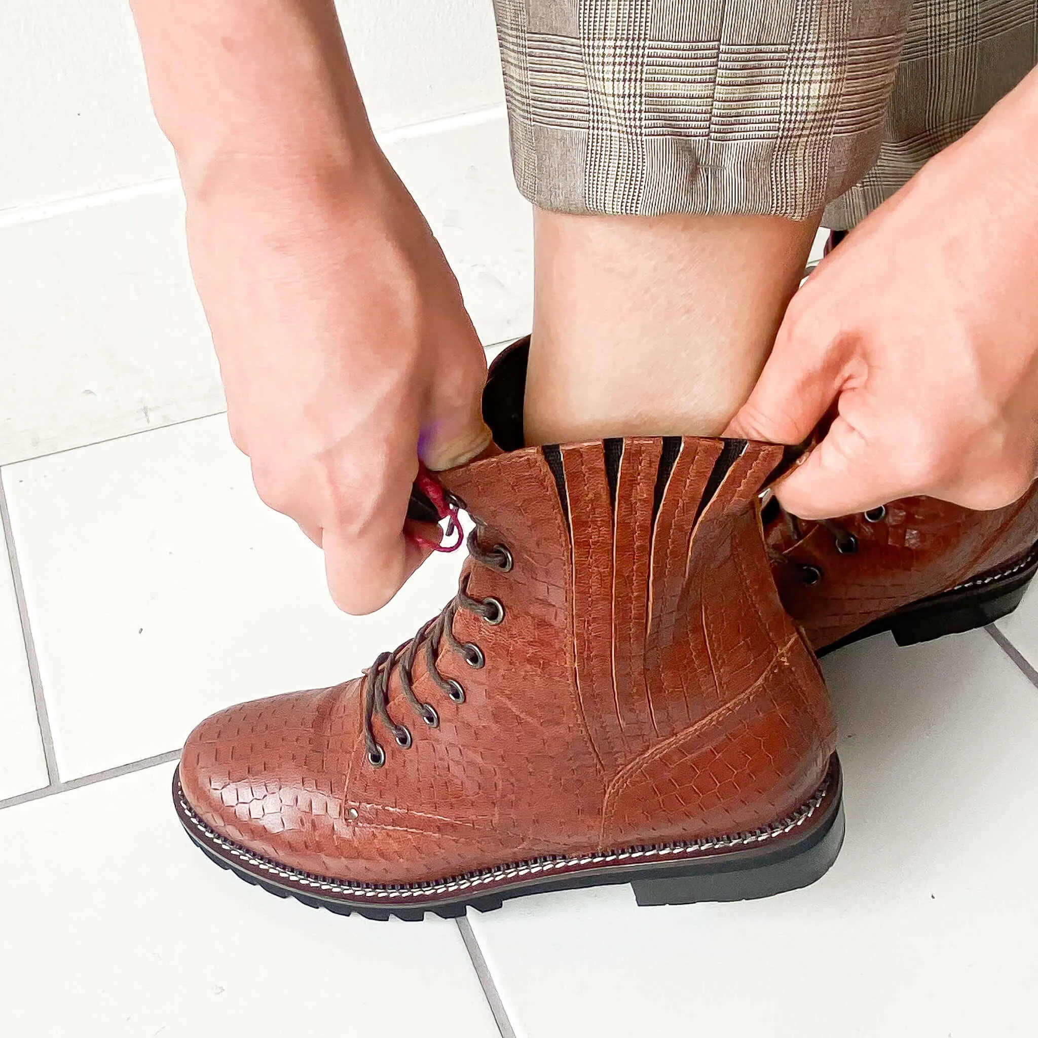 FW22 717027 | Miku - Lace up Boots | Yuko Imanishi 