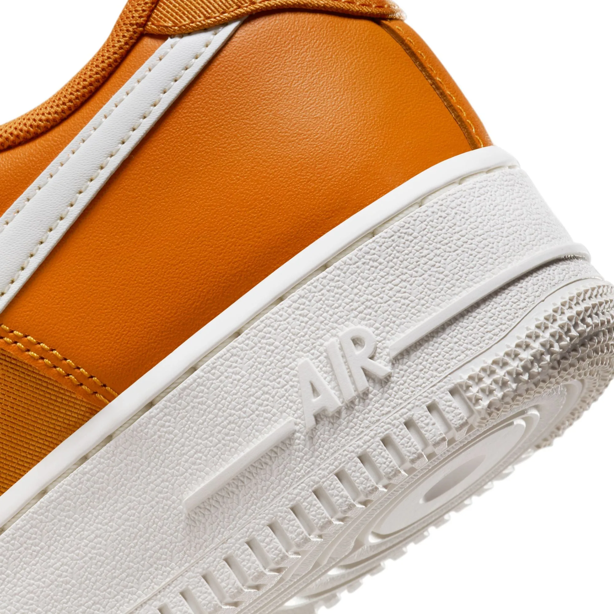 Nike - Air Force 1 '07 LV8