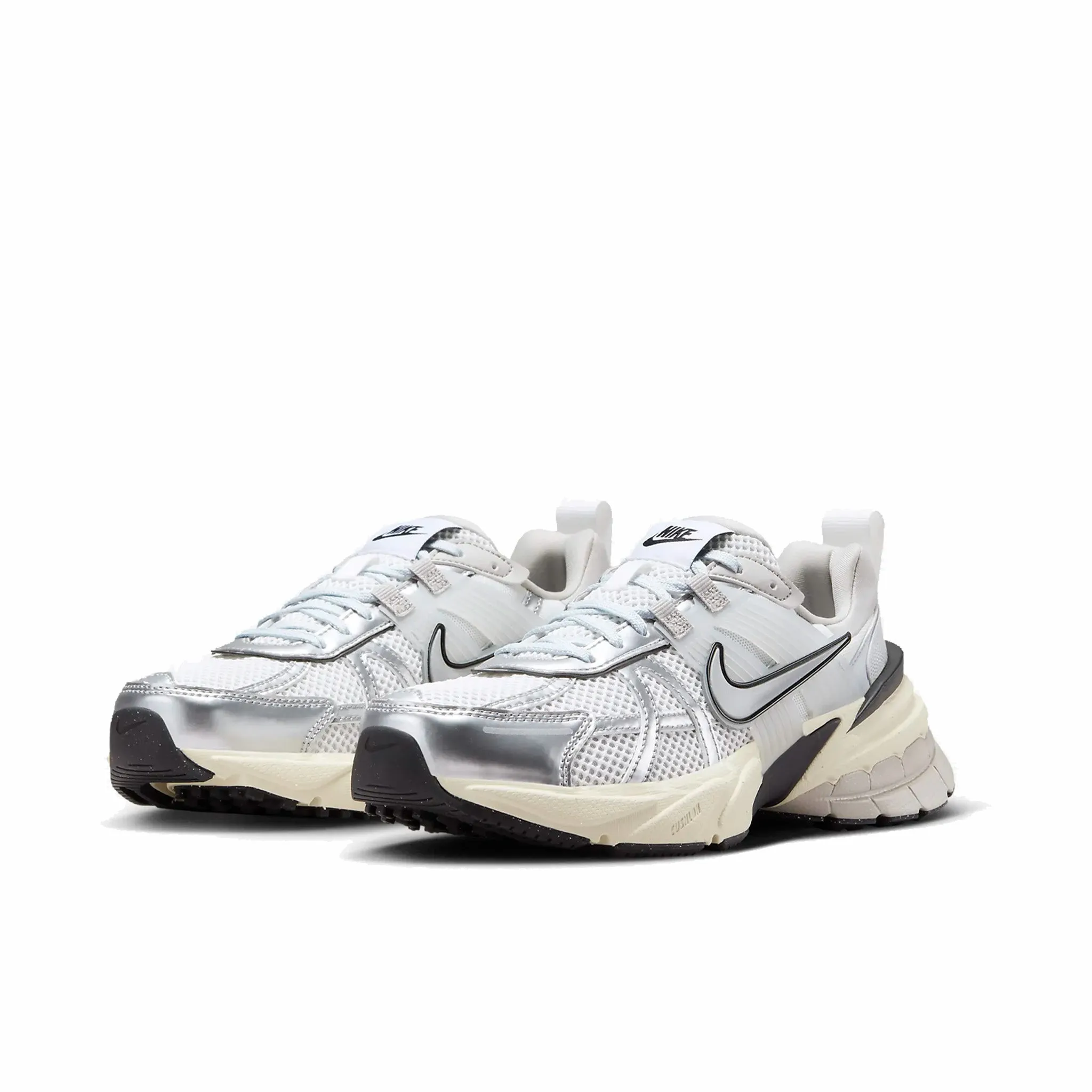 Nike Unisex V2K Run (Summit White/Metallic Silver)