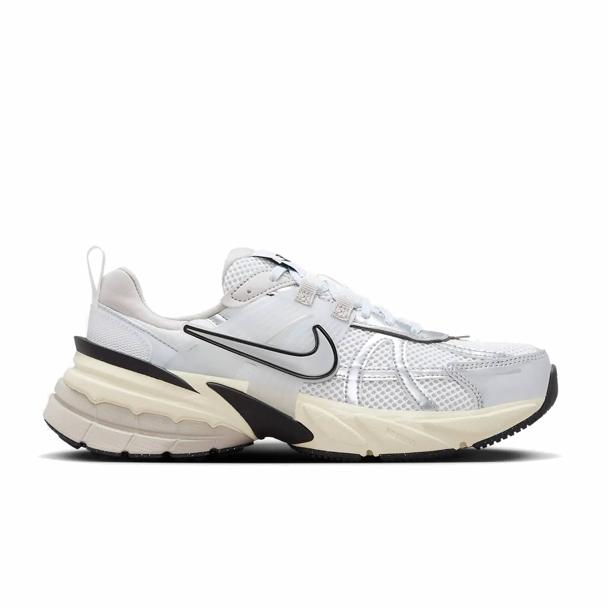 Nike Unisex V2K Run (Summit White/Metallic Silver)