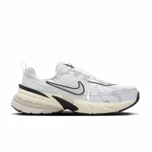 Nike Unisex V2K Run (Summit White/Metallic Silver)