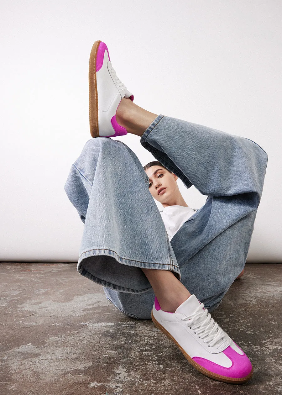 Sporty Trainer - White/Black Suede